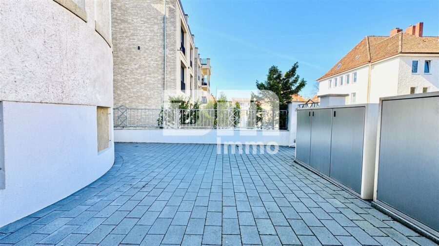 Hochwertige 5-Zi Wohnung in Traumlage mit Balkon in gepflegter Jugendstil-Villa + Panoramablick - Vorhof